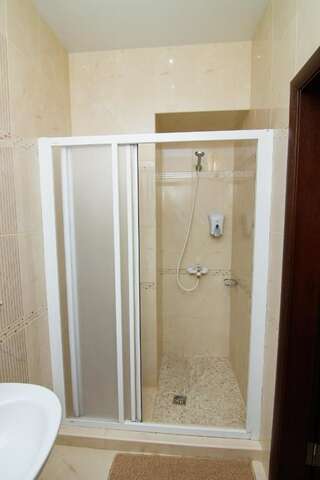 Отель Шахерезада Винница Двухместный номер Делюкс с 2 отдельными кроватями-5