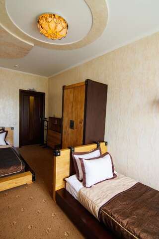 Отель Шахерезада Винница Двухместный номер с 2 отдельными кроватями-3